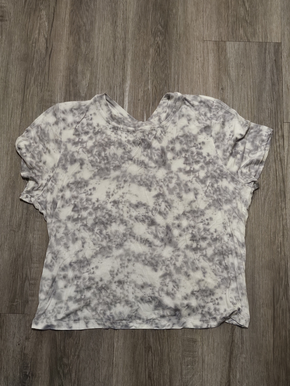 Lily White Short Sleeve Tie-Dye Crewneck Tee - Gray